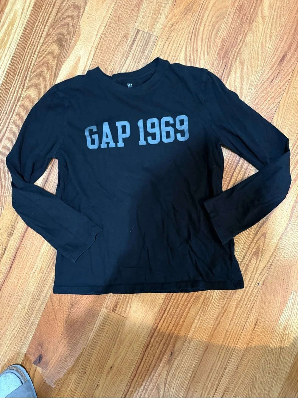 ▪️GAP Long-Sleeve Tee